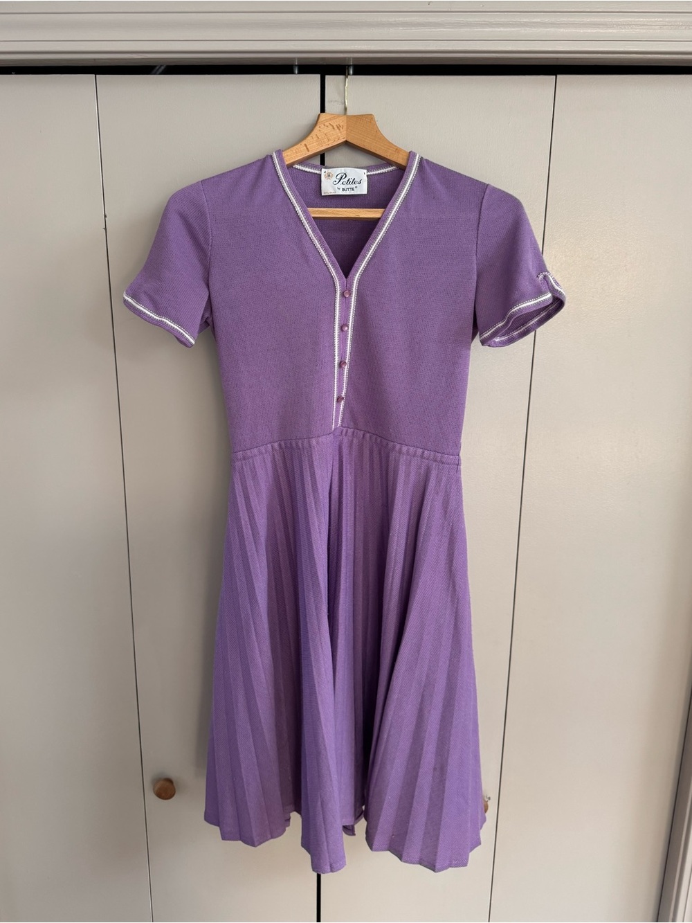 Vintage Lavender V-Neck Knit Dress with White Trim